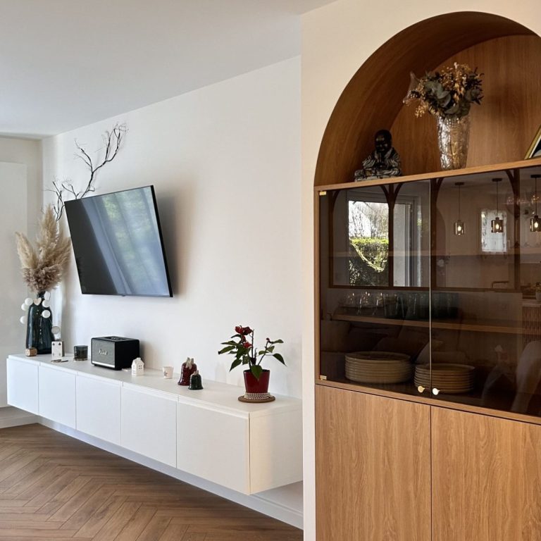 Aménagement boutique optique ambiance lumineuse, nature et créative